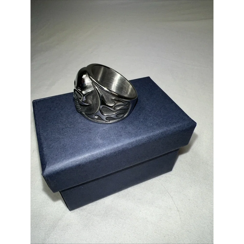Bandmax Stainless Steel Skull Ring Flames On Sides Size 9 Men's - Picture 2 of 5